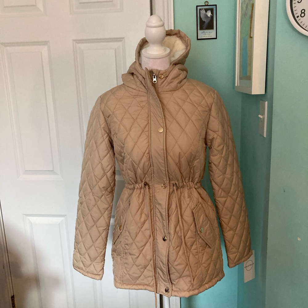 Elegant Quilted Hooded Puffer Jacket - Beige